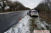 На Одесской трассе военнослужащая на «Форде» врезалась в дерево