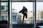 В Киеве парень выпрыгнул из окна гостиницы, потому что "испугался фашистов"