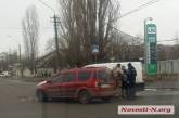 В Николаеве «Тойота» врезалась в «Рено»