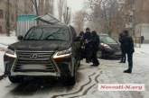 В центре Николаева электромобиль «Ниссан» врезался в дорогущий «Лексус»