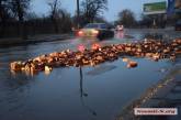 В Варваровке грузовик рассыпал более тонны кирпича прямо на дорогу