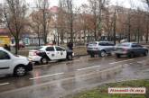 В центре Николаева автомобиль охраны врезался в BMW