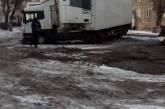На многострадальной Новозаводской в Николаеве снова застряла фура