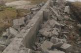 «Стройка на останках в Николаеве»: застройщик самостоятельно демонтировал часть забора
