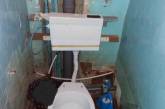 «А у чиновников тоже так?»: горожане показали туалет в детской поликлинике Николаева