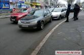 В центре Николаева столкнулись «Форд» и «Мицубиси» — на проспекте пробка