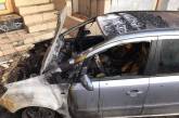 «Могло бы быть шесть трупов»: в Одессе неизвестные сожгли машину активисту