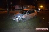 В Николаеве пьяный водитель на «Шевроле» «улетел» с дороги и свалил два дерева