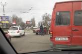 В Николаеве компания молодчиков на BMW прямо на дороге избила пассажиров «ВАЗа». ВИДЕО