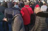 Появилось видео, как несколько десятков мужчин захватывают храм УПЦ МП на Волыни
