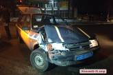В Николаеве грузовик врезался в полицейский автомобиль