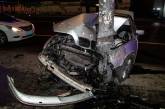 В Киеве BMW с иностранцами влетел в столб: пострадали четыре человека