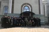 В Тернопольской области Правый сектор не пустил верующих УПЦ МП в храм. ВИДЕО