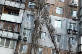 Деревопад в Николаеве: падающий тополь едва не повредил многоэтажный дом 