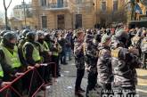 В столкновениях с националистами в Киеве пострадали трое полицейских