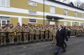 Чтобы здесь царило счастье и гордость за Украину – Президент осмотрел новое общежитие для контрактников 95-й бригады