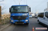 На Херсонском шоссе в Николаеве столкнулись седельный тягач и легковушка
