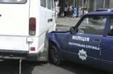 На ул. Чкалова милицейский автомобиль врезался в маршрутку