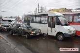 В Николаеве столкнулись Mercedes и маршрутка — движение в направлении центра города заблокировано