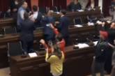В парламенте Грузии подрались депутаты
