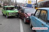 В Николаеве столкнулись три автомобиля: в районе 1 КП пробка