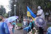 В  День Конституции в Николаеве возложили цветы к памятникам Черновола и Шевченко