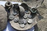 В Киеве во время высадки деревьев нашли клад со старинными монетами