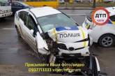 В Киеве авто патрульных влетело в столб, двое полицейских в больнице