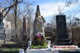 В преддверии дня освобождения Николаева на некрополе привели в порядок могилы Героев Советского Союза