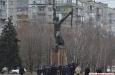 В Николаеве у памятника образовались провалы из-за разрушения канализационного коллектора