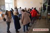 На участке в николаевском «пединституте» явка избирателей уже в полдень почти достигла 30%
