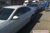 Возле Центрального рынка в Николаеве столкнулись три автомобиля: на проспекте пробка