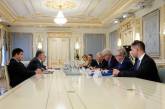 Правление Ялтинской Европейской Стратегии (YES) пригласило Президента Порошенко на конференцию в сентябре