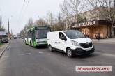 В Николаеве неисправный троллейбус столкнулся с микроавтобусом