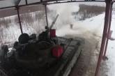Появилось видео, как на испытаниях пушки танка Т-80 в России выстрелили поленом