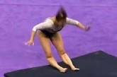 Гимнастка сломала обе ноги, выполняя прыжок Видео