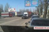 В Николаеве пробка: нетерпеливые водители едут через трамвайные пути «в объезд». ВИДЕО