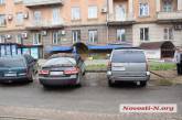 В парковочном кармане в центре Николаева столкнулись Hyundai и Dadi