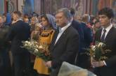 Порошенко перед голосованием пришел на литургию в Михайловский собор. ВИДЕО