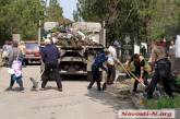 С территории николаевских кладбищ пытаются вывезти мусор накануне поминального дня