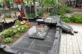 В Николаеве вандалы устроили погром на Жуковском кладбище