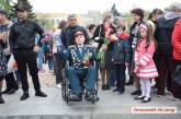 В Николаеве 93-летний ветеран спел песню возле памятника героям-ольшанцам. Видео