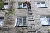 На Николаевщине спасатели помогли медикам попасть к больному в квартиру