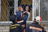 В Николаеве двухлетний мальчик застрял головой в решетке балкона. ВИДЕО
