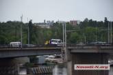 На Ингульском мосту вновь пробка — сломался микроавтобус