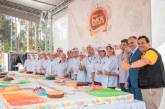 В Киеве в честь дня города приготовили самый большой торт в Украине. ВИДЕО