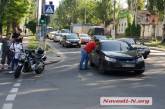 В центре Николаева столкнулись мотоцикл и «Шевроле» 