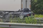 Под Киевом BMW со скоростью 210 километров в час влетела под фуру и загорелась: водитель погиб