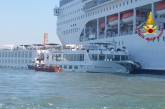 В Венеции круизный лайнер врезался в причал и прогулочное судно. ВИДЕО
