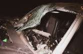 В Киеве Mercedes на евробляхах влетел в торговый центр: водитель погиб